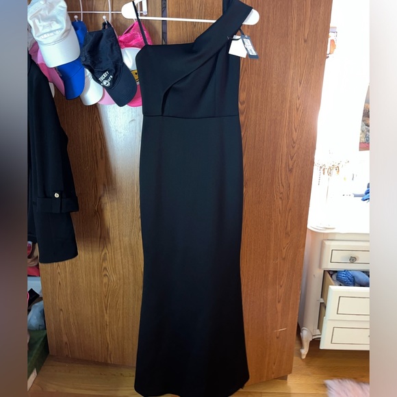 NWT Betsy & Adam Lord and Taylor Black Formal along Maxi dress size 4 - Picture 2 of 8